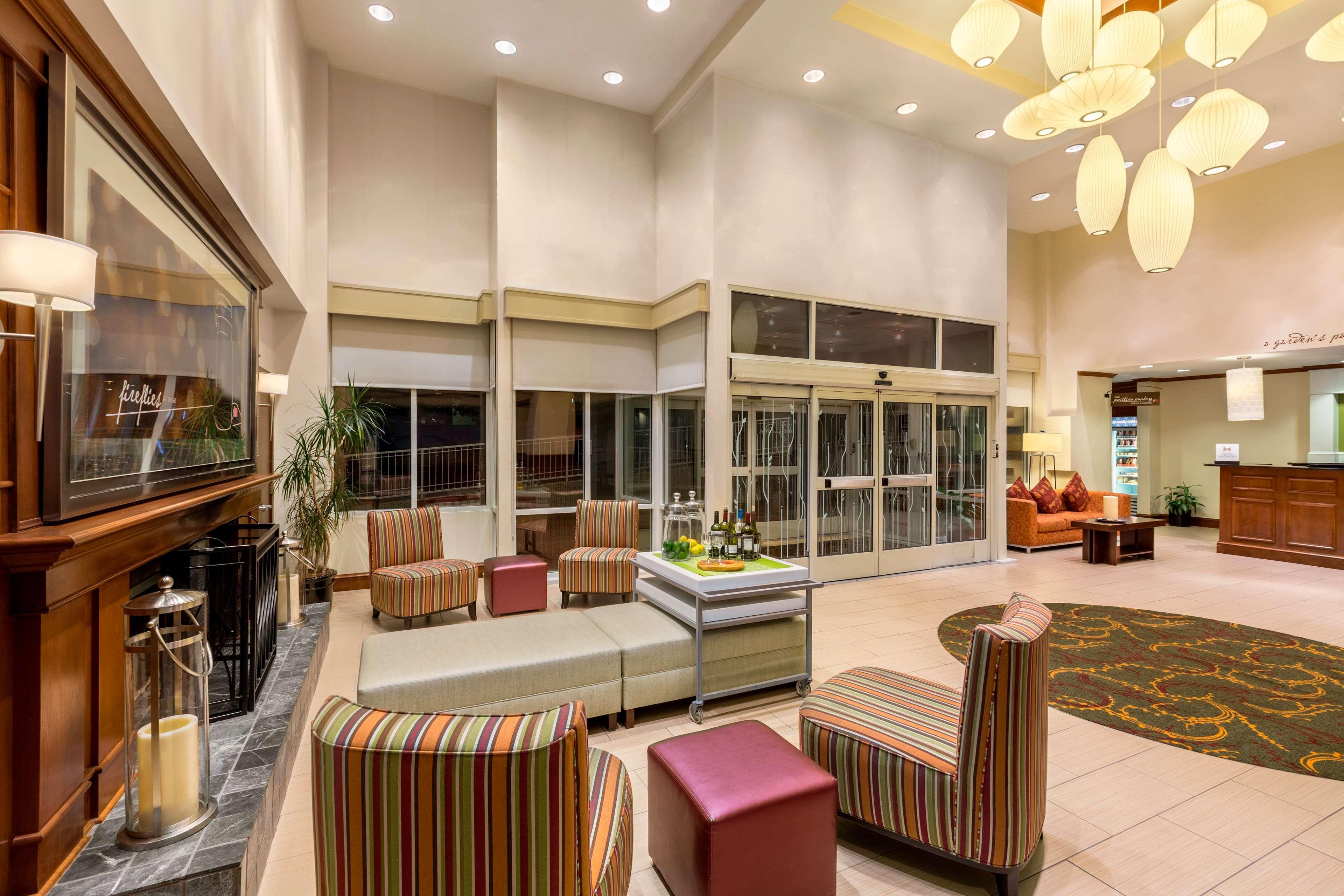 Hilton Garden Inn Arlington/Courthouse Plaza Esterno foto