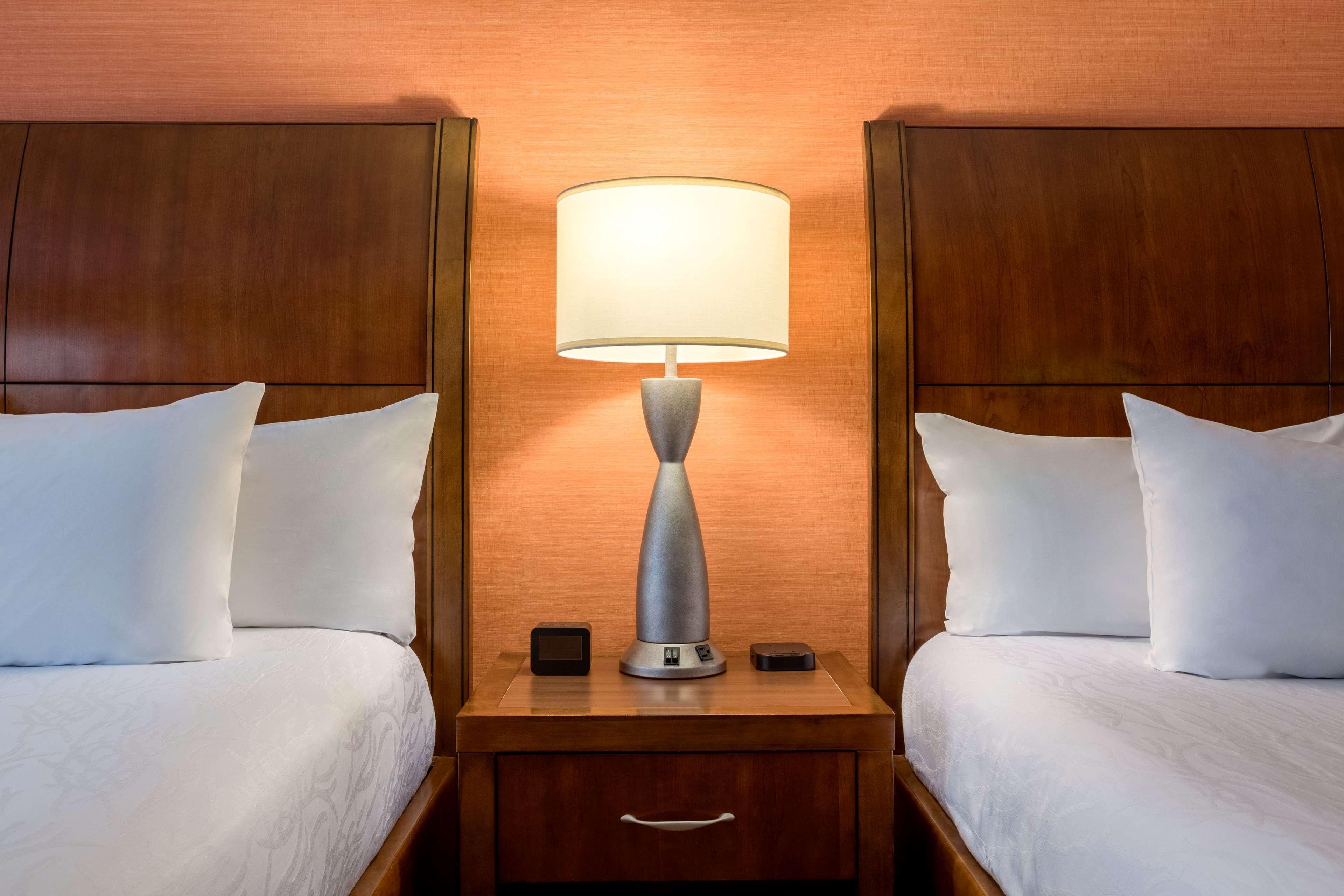 Hilton Garden Inn Arlington/Courthouse Plaza Esterno foto