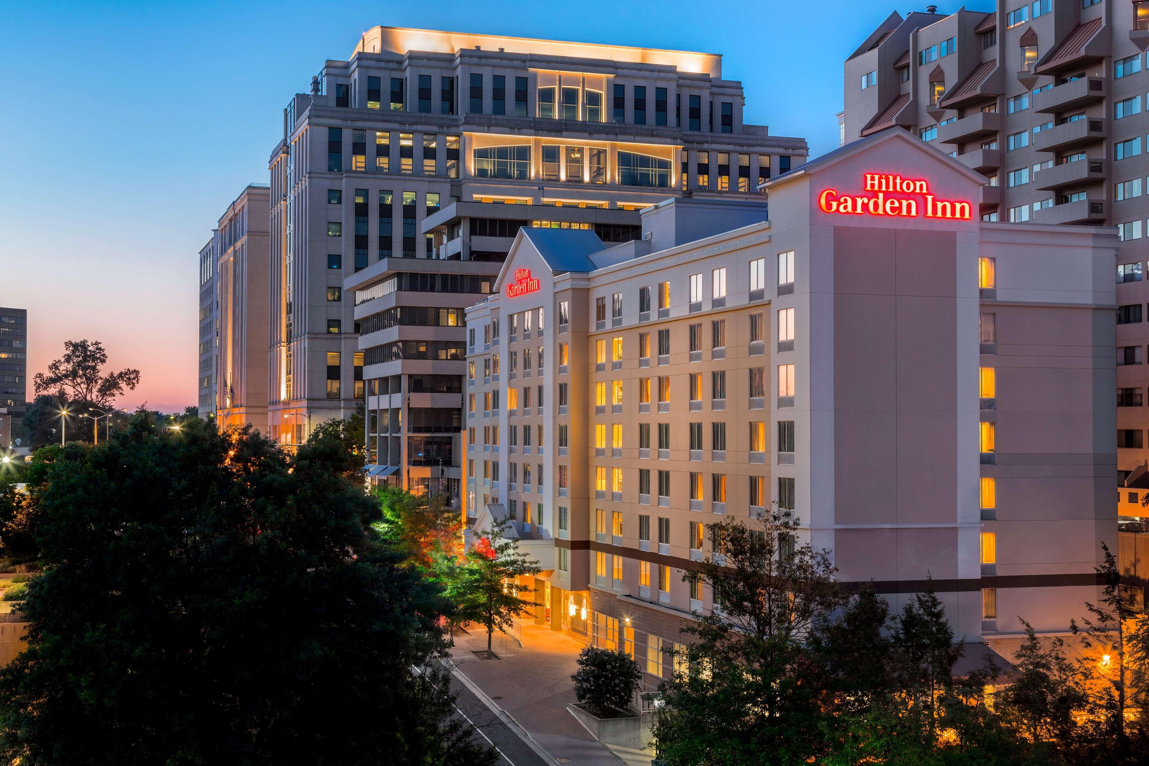 Hilton Garden Inn Arlington/Courthouse Plaza Esterno foto