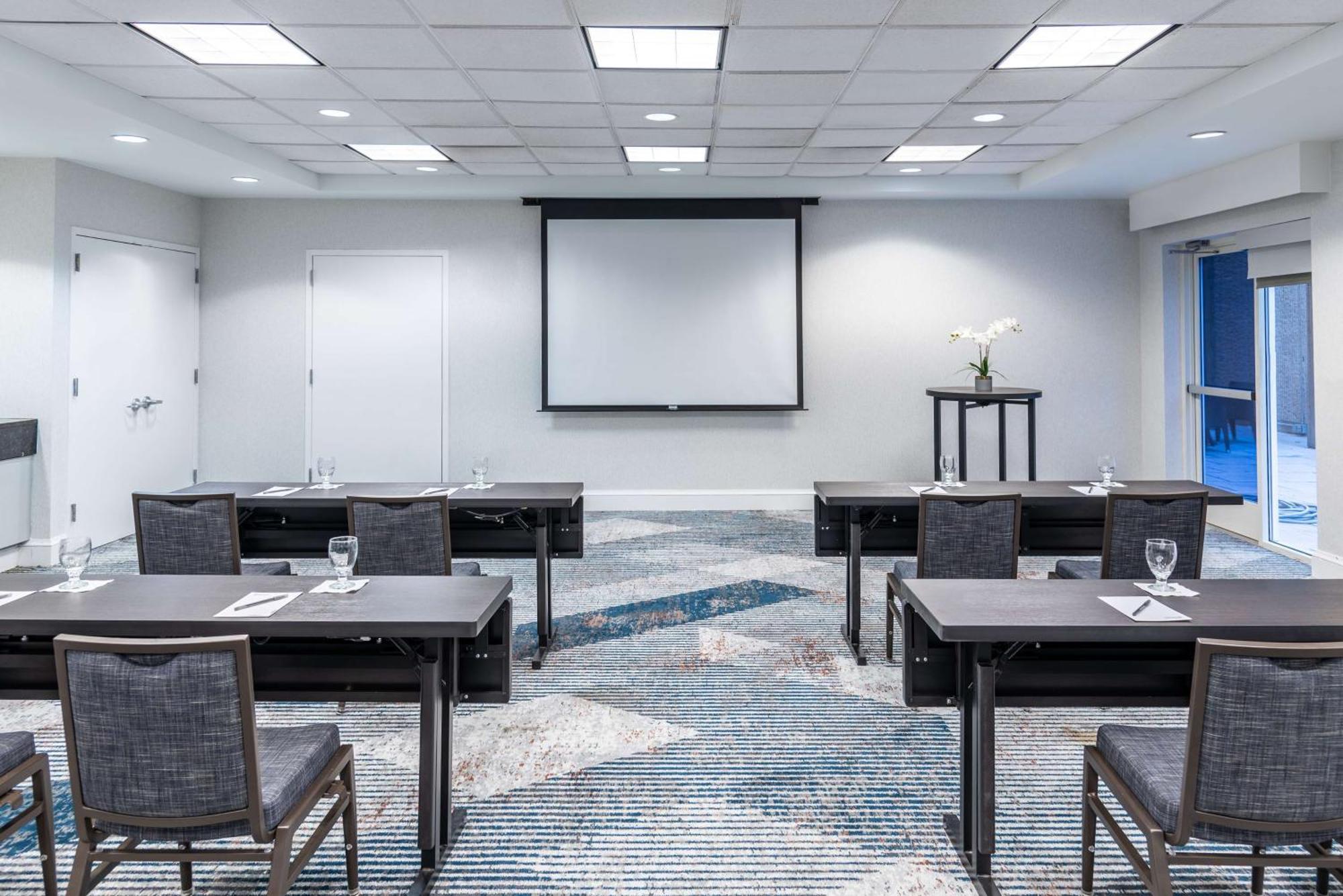 Hilton Garden Inn Arlington/Courthouse Plaza Esterno foto